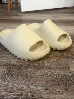 Yeezy Tan Slides